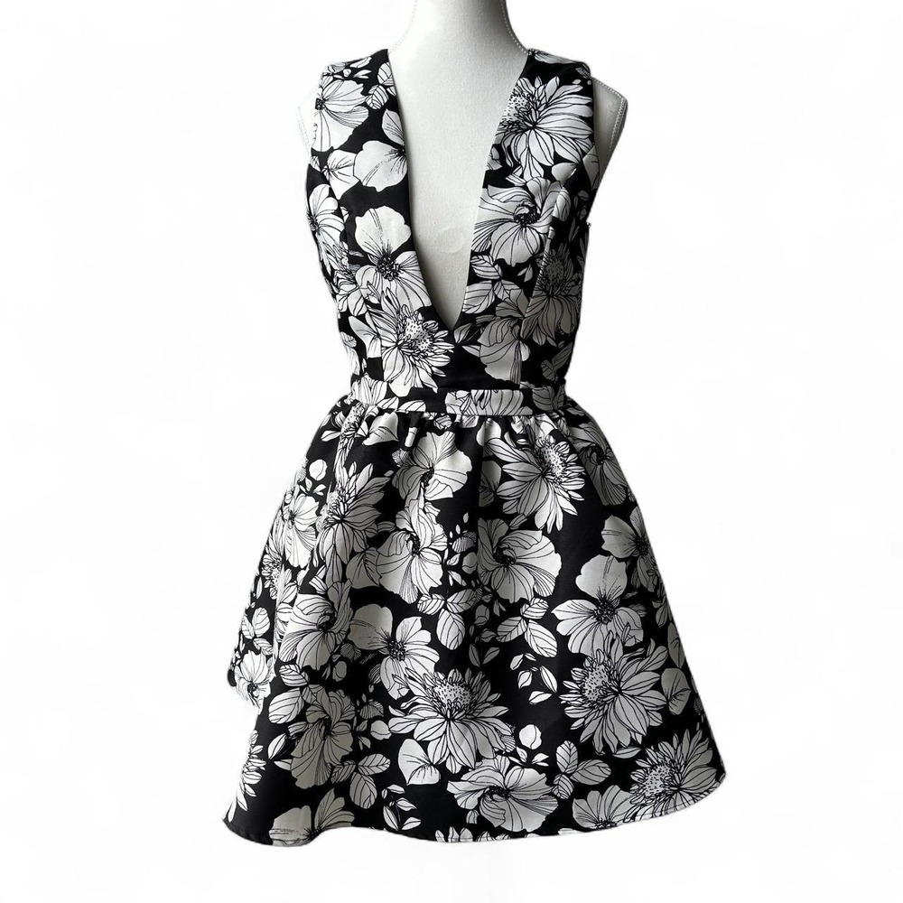 Charlotte Russe Black & White Floral Open Back Skater Dress - Size: Small - Picture 2 of 8
